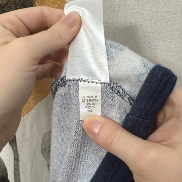 Women’s Old Navy White and Navy Blue Tie-Dye Short Sleeve Boxy Tee. Size S. - Picture 8 of 8